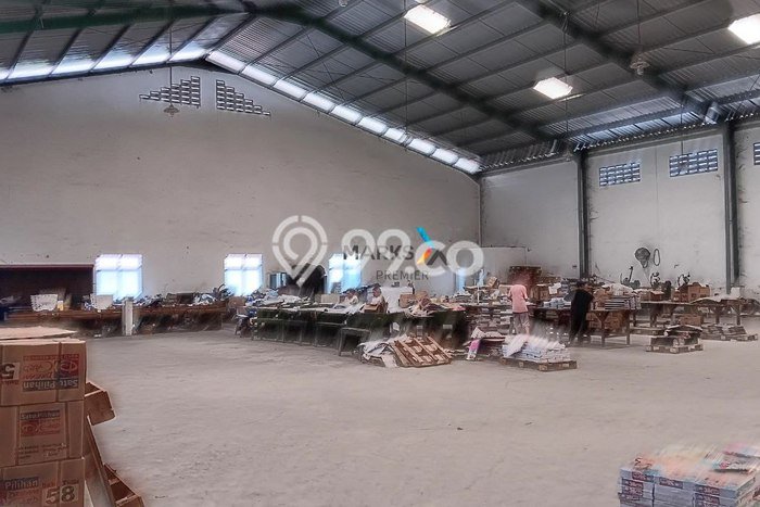 LOKASI STRATEGIS! Gudang di Sukun, Luas 1680m2m², Pengunjung Terjamin LOKASI STRATEGIS! Gudang di Sukun, Luas 1680m2m², Pengunjung Terjamin