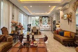 Hunian Mewah LB 324m2 Siap Huni Desain Elegan di Bintaro, Tangerang Selatan Hunian Mewah LB 324m2 Siap Huni Desain Elegan di Bintaro, Tangerang Selatan