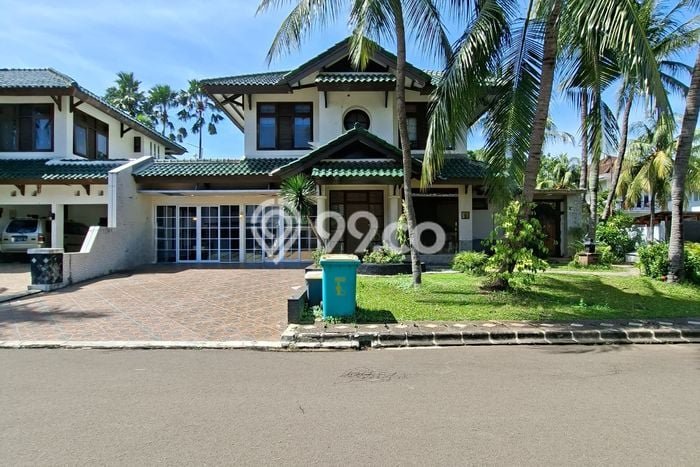 Rumah Elit LB 238m2 Siap Huni Desain Elegan di Bintaro, Tangerang Selatan Rumah Elit LB 238m2 Siap Huni Desain Elegan di Bintaro, Tangerang Selatan