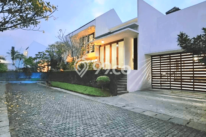Rumah Mewah LB 550m2 Siap Huni Desain Elegan di Kemang, Jakarta Selatan Rumah Mewah LB 550m2 Siap Huni Desain Elegan di Kemang, Jakarta Selatan