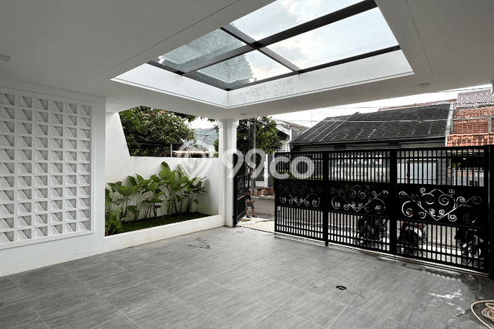 Rumah Luxury Modern Siap Huni di Cinere Jakarta Selatan Rumah Luxury Modern Siap Huni di Cinere Jakarta Selatan