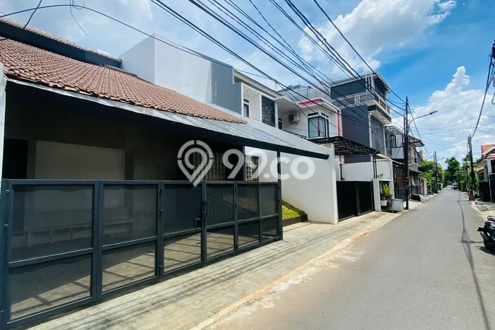 KESEMPATAN TERBAIK! Rumah area Pasar Minggu, 4 KM, Ready, LT 150m² Bangunan 250m² KESEMPATAN TERBAIK! Rumah area Pasar Minggu, 4 KM, Ready, LT 150m² Bangunan 250m²