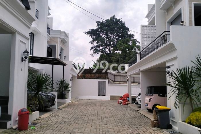 Rumah Luxury Modern Siap Huni di Warung Buncit Jakarta Selatan Rumah Luxury Modern Siap Huni di Warung Buncit Jakarta Selatan