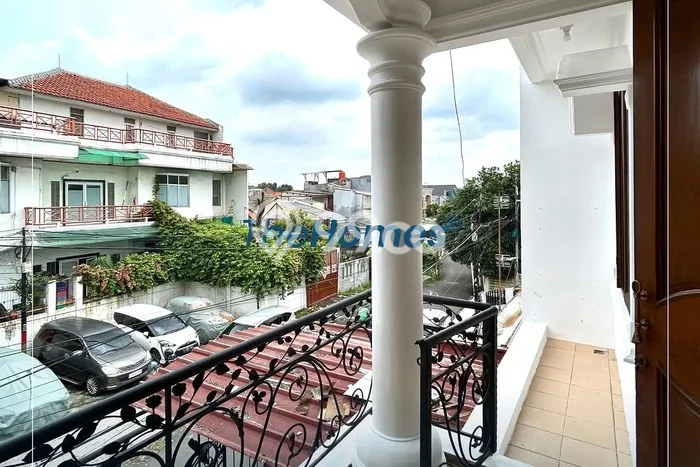 Hunian Mewah LB 250m2 Siap Pakai Desain Elegan di Cawang, Jakarta Timur Hunian Mewah LB 250m2 Siap Pakai Desain Elegan di Cawang, Jakarta Timur