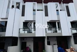 Rumah Strategis Minimalis Lb 98m2 di Matraman, Jakarta Timur Rumah Strategis Minimalis Lb 98m2 di Matraman, Jakarta Timur