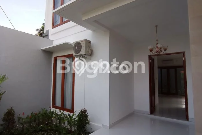 Disewakan! Rumah 3 Kamar Tidur &
3 Kamar Mandi di Kerobokan, Badung Disewakan! Rumah 3 Kamar Tidur &
3 Kamar Mandi di Kerobokan, Badung