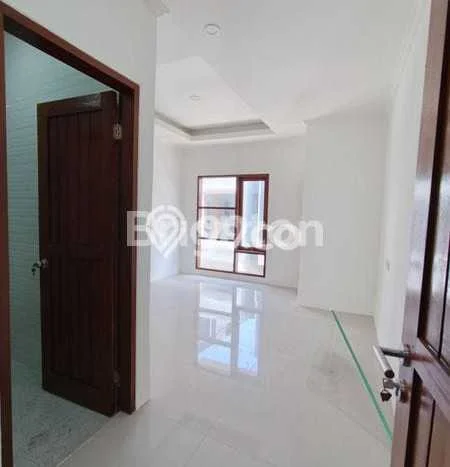 Disewakan! Rumah 3 Kamar Tidur &
3 Kamar Mandi di Mahendradata, Denpasar Disewakan! Rumah 3 Kamar Tidur &
3 Kamar Mandi di Mahendradata, Denpasar