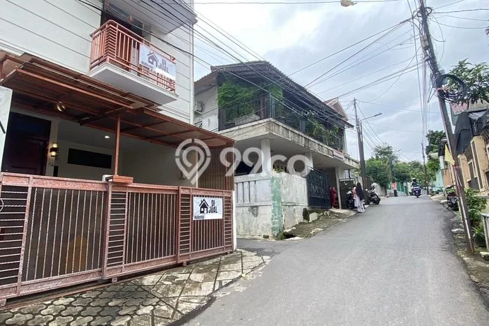 Disewakan! Rumah 3 Kamar Tidur &
3 Kamar Mandi di Pejaten, Jakarta Selatan Disewakan! Rumah 3 Kamar Tidur &
3 Kamar Mandi di Pejaten, Jakarta Selatan