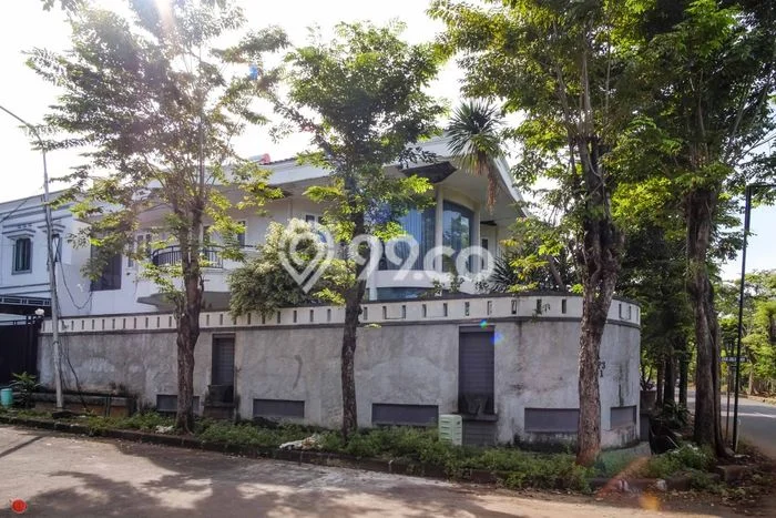Hunian Elit LB 600m2 Siap Pakai Desain Elegan di Intercon, Jakarta Barat Hunian Elit LB 600m2 Siap Pakai Desain Elegan di Intercon, Jakarta Barat