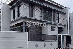 Rumah di Sukolilo, Surabaya, Luas 131m2m² LB 170m2m² Rumah di Sukolilo, Surabaya, Luas 131m2m² LB 170m2m²