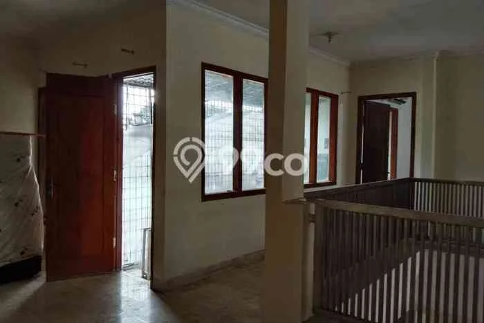 Ready to Use! Premium House LT 275m2 Desain Elegan di Pakuwon Indah Ready to Use! Premium House LT 275m2 Desain Elegan di Pakuwon Indah