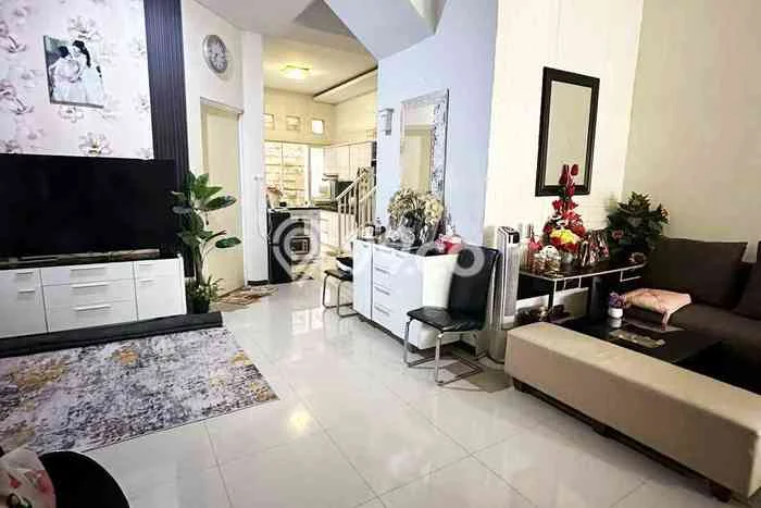 Dijual Cepat Rumah Bagus Siap Huni LB 120m2 di Wiyung, Surabaya Dijual Cepat Rumah Bagus Siap Huni LB 120m2 di Wiyung, Surabaya
