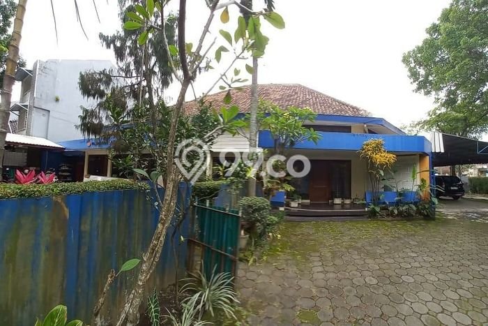 Rumah Modern di Burangrang, Bandung, Luas 553m2m² Bangunan 400m2m² Rumah Modern di Burangrang, Bandung, Luas 553m2m² Bangunan 400m2m²