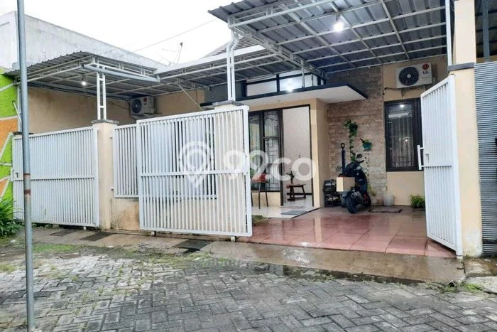 Rumah Luas Asri 3 KT Siap Huni di Kutisari Surabaya Rumah Luas Asri 3 KT Siap Huni di Kutisari Surabaya