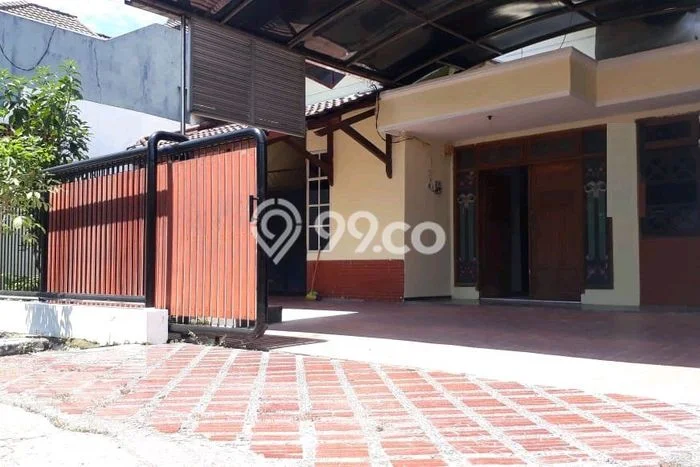 Rumah area Sidoarjo, 3 KT, Lingkungan Asri, Luas 175m2m² Bangunan 150m2m² Rumah area Sidoarjo, 3 KT, Lingkungan Asri, Luas 175m2m² Bangunan 150m2m²