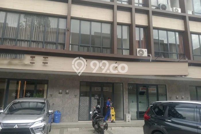 Ruko disewakan di Serpong Tangerang Selatan dengan luas bangunan 121m2 Ruko disewakan di Serpong Tangerang Selatan dengan luas bangunan 121m2