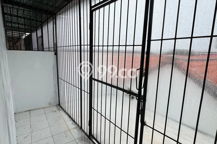 Disewakan Ruko komersial di Gatot Subroto luas bangunan 200m2 Disewakan Ruko komersial di Gatot Subroto luas bangunan 200m2