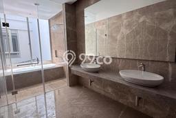 LOKASI STRATEGIS! Rumah kawasan , Dekat Stasiun, 4 KT, Luas 300m2m² LB 475m2m² LOKASI STRATEGIS! Rumah kawasan , Dekat Stasiun, 4 KT, Luas 300m2m² LB 475m2m²