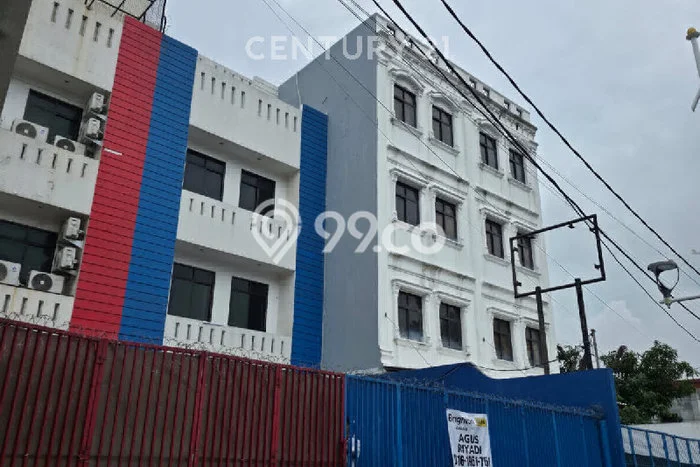 Unit Ruko disewakan di Kebon Jeruk Jakarta Barat dengan LT 180m2 / LB 300m2 Unit Ruko disewakan di Kebon Jeruk Jakarta Barat dengan LT 180m2 / LB 300m2