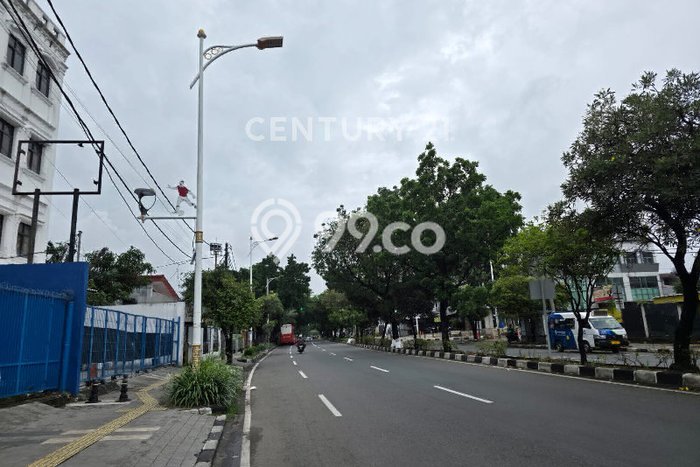 Unit Ruko disewakan di Kebon Jeruk Jakarta Barat dengan LT 180m2 / LB 300m2 Unit Ruko disewakan di Kebon Jeruk Jakarta Barat dengan LT 180m2 / LB 300m2