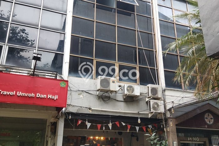 AREA KOMERSIAL! Ruko di Tebet, Luas 265m2m², Lokasi Strategis AREA KOMERSIAL! Ruko di Tebet, Luas 265m2m², Lokasi Strategis