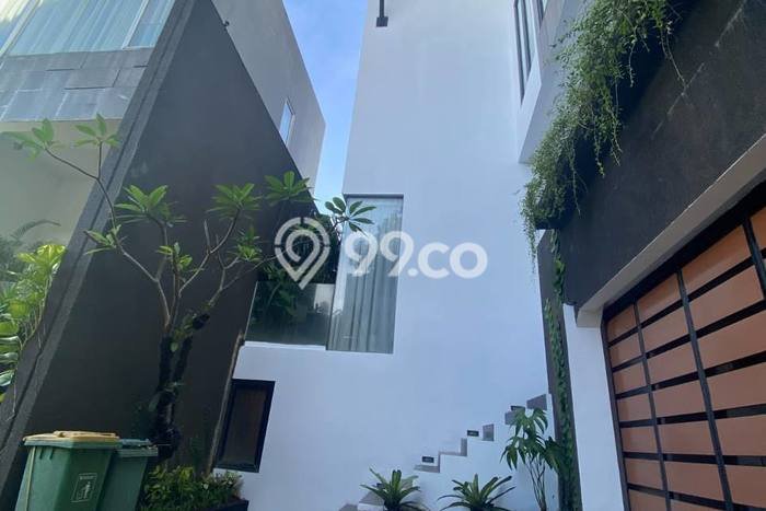Rumah Luxury Modern Tanpa Renovasi di Ragunan Jakarta Selatan Rumah Luxury Modern Tanpa Renovasi di Ragunan Jakarta Selatan