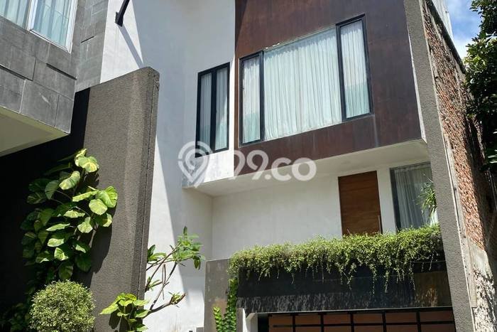 Rumah Luxury Modern Tanpa Renovasi di Ragunan Jakarta Selatan Rumah Luxury Modern Tanpa Renovasi di Ragunan Jakarta Selatan