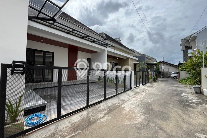 Rumah Modern Cantik 3 Kamar Bisa Langsung Pindah di Sleman Rumah Modern Cantik 3 Kamar Bisa Langsung Pindah di Sleman