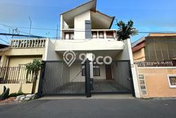 PROPERTI UNGGULAN! Rumah Premium di Tebet, LT 98m² LB 150m² PROPERTI UNGGULAN! Rumah Premium di Tebet, LT 98m² LB 150m²