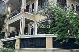 Lokasi strategis! Rumah siap huni disewakan di Kelapa Gading LB 800m2 Lokasi strategis! Rumah siap huni disewakan di Kelapa Gading LB 800m2