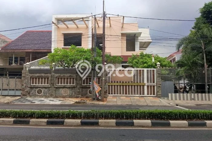 Hunian Mewah LB 400m2 Siap Pakai Desain Elegan di Pondok Kopi, Jakarta Timur Hunian Mewah LB 400m2 Siap Pakai Desain Elegan di Pondok Kopi, Jakarta Timur