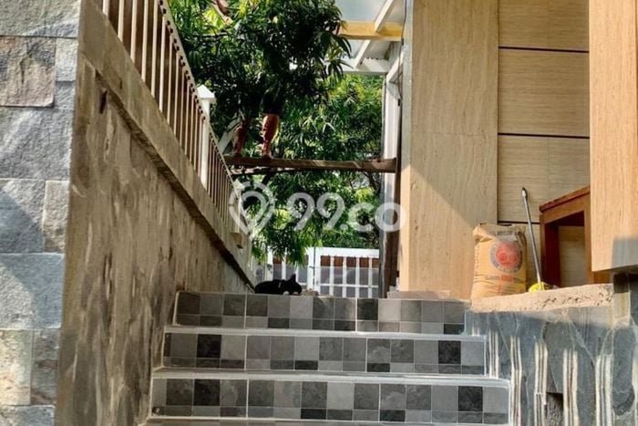 Hunian Mewah LB 400m2 Siap Pakai Desain Elegan di Pondok Kopi, Jakarta Timur Hunian Mewah LB 400m2 Siap Pakai Desain Elegan di Pondok Kopi, Jakarta Timur