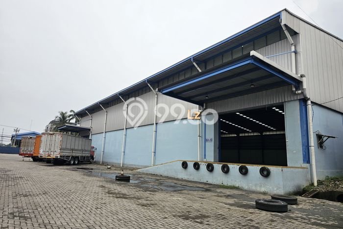 LOKASI PREMIUM! Gudang di , Luas 2208m2m², Lokasi Niaga LOKASI PREMIUM! Gudang di , Luas 2208m2m², Lokasi Niaga