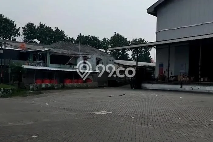 Unit Gudang disewakan di Ciracas Jakarta Timur dengan LT 1000m2 / LB 1000m2 Unit Gudang disewakan di Ciracas Jakarta Timur dengan LT 1000m2 / LB 1000m2