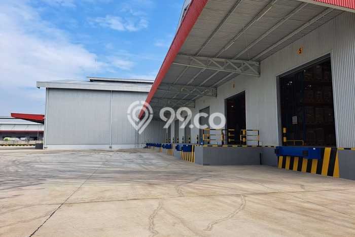 LOKASI BISNIS! Gudang For Rent Kawasan Jababeka, Luas 19000m², Jalan Utama, Siap Operasional LOKASI BISNIS! Gudang For Rent Kawasan Jababeka, Luas 19000m², Jalan Utama, Siap Operasional