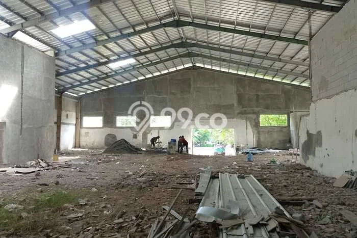LOKASI SUPER STRATEGIS! Gudang Kawasan Penggilingan, Luas 700m², Prospek Pembeli LOKASI SUPER STRATEGIS! Gudang Kawasan Penggilingan, Luas 700m², Prospek Pembeli