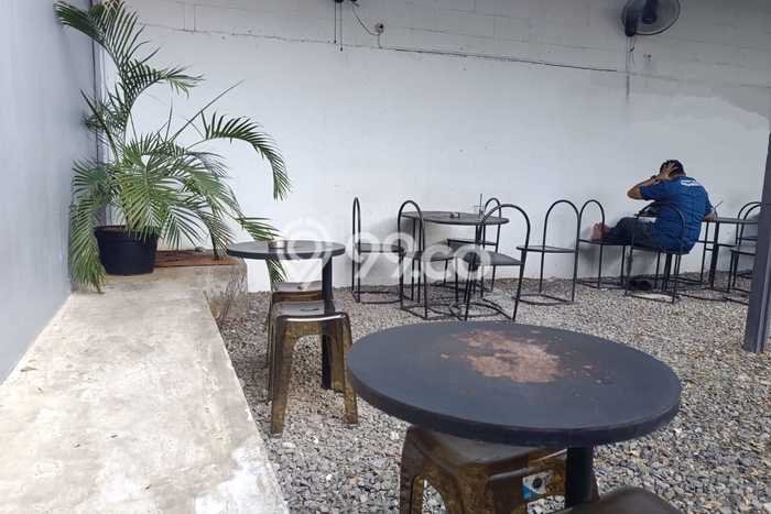 LOKASI STRATEGIS! Komersial For Rent di , Luas 100m2m², Area Ramai LOKASI STRATEGIS! Komersial For Rent di , Luas 100m2m², Area Ramai