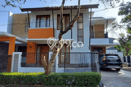 Disewakan! Rumah 4 Kamar Tidur &
2 Kamar Mandi di Bintaro, Tangerang Selatan Disewakan! Rumah 4 Kamar Tidur &
2 Kamar Mandi di Bintaro, Tangerang Selatan