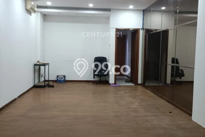 FOR RENT! Ruko di Jembatan Besi Cocok untuk Bisnis 220m2 FOR RENT! Ruko di Jembatan Besi Cocok untuk Bisnis 220m2