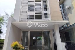 For Sale Rumah 4 Kamar Lokasi Ideal Bagus dan Strategis di Wiyung For Sale Rumah 4 Kamar Lokasi Ideal Bagus dan Strategis di Wiyung
