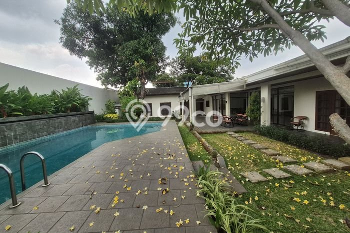 Hunian Minimalis dengan LT 950m2 & LB 500m2 Disewakan di Menteng Dalam Hunian Minimalis dengan LT 950m2 & LB 500m2 Disewakan di Menteng Dalam