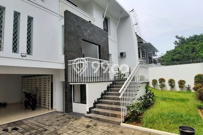 Disewakan Rumah Bagus di Kebayoran Baru Harga Rp 700 Juta/ Tahun Disewakan Rumah Bagus di Kebayoran Baru Harga Rp 700 Juta/ Tahun