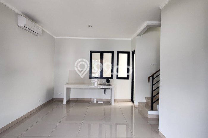 Sewa Rumah Murah di Summarecon Crown Gading Bekasi dengan 3 KT Sewa Rumah Murah di Summarecon Crown Gading Bekasi dengan 3 KT