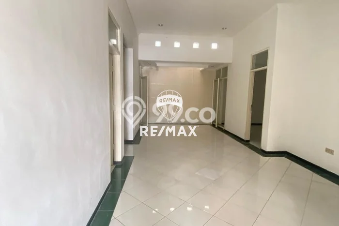 GOOD DEAL! Rumah area Sambikerep, 3 KT, Ready, Luas 150m2m² Bangunan 160m2m² GOOD DEAL! Rumah area Sambikerep, 3 KT, Ready, Luas 150m2m² Bangunan 160m2m²
