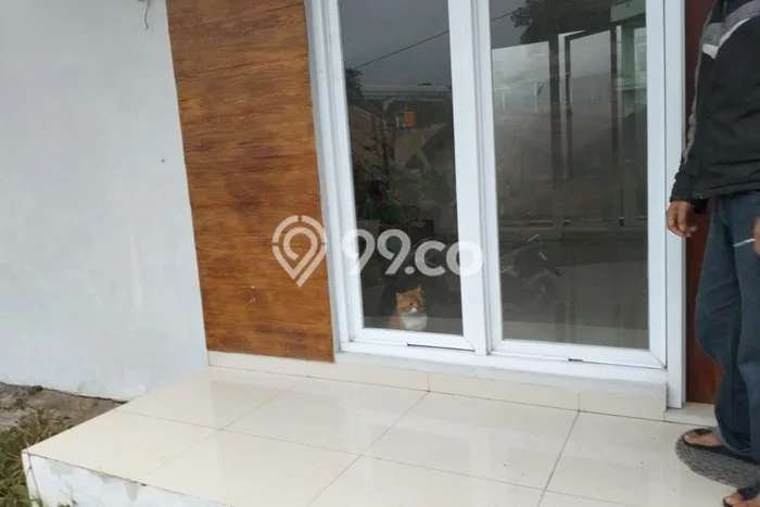 Rumah Strategis dengan Luas Tanah 75m2m² dan Luas Bangunan 65m2m² di Area Bojongsoang, Bandung Rumah Strategis dengan Luas Tanah 75m2m² dan Luas Bangunan 65m2m² di Area Bojongsoang, Bandung