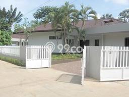 Hunian Minimalis dengan LT 994m2 & LB 401m2 Disewakan di Kemang Hunian Minimalis dengan LT 994m2 & LB 401m2 Disewakan di Kemang