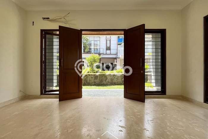 Rumah Luxury Modern Tanpa Renovasi di Pejaten Jakarta Selatan Rumah Luxury Modern Tanpa Renovasi di Pejaten Jakarta Selatan