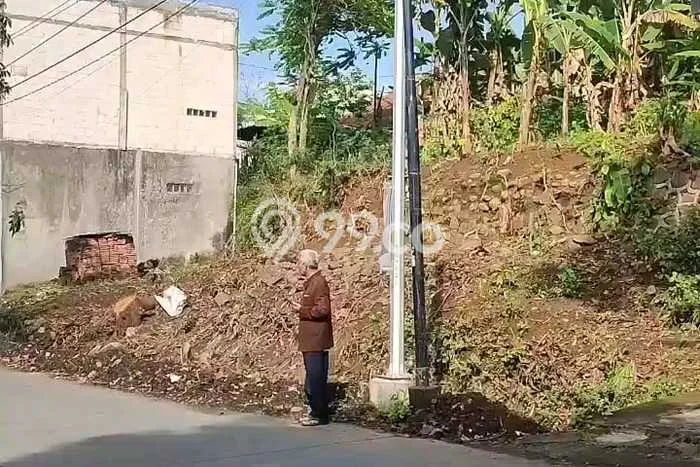 Tanah Dijual Lokasi Strategis di Semarang dengan Luas 425m2 Tanah Dijual Lokasi Strategis di Semarang dengan Luas 425m2