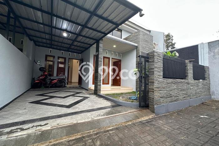 For Sale Rumah 2 Kamar Lokasi Strategis Nyaman dan Strategis di Depok For Sale Rumah 2 Kamar Lokasi Strategis Nyaman dan Strategis di Depok