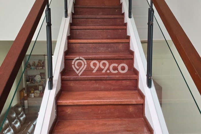 Rumah Elit Modern Tanpa Renovasi di Villa Meruya Jakarta Barat Rumah Elit Modern Tanpa Renovasi di Villa Meruya Jakarta Barat